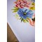 Chemin de table en kit courrone aux fleurs colorées à broder au point de croix compté de Vervaco