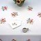 Serviette de table imprimée en broderie traditionnelle les oiseaux - Bordée dentelle de Luc Création