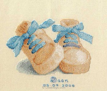 Point De Croix Pour Bebe Petits Chaussons Fille Ou Garcon 02 Chez Vervaco