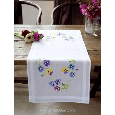 Kit chemin de table Vervaco en broderie traditionnelle les plus belles violettes PN-0145233