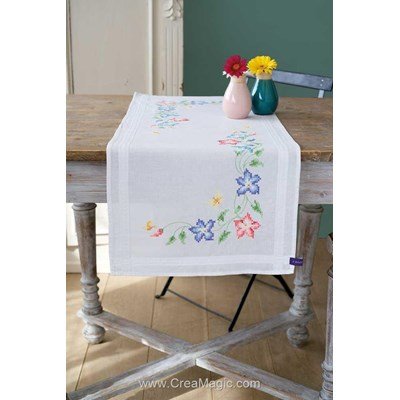 Chemin de table imprimé au point de croix en kit à broder en broderie traditionnelle fleura roses - fleur Vervaco