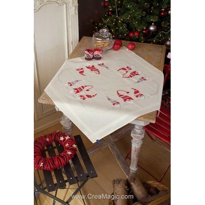 Kit nappe gnômes de noel rouge en broderie traditionnelle - Vervaco PN-0155211