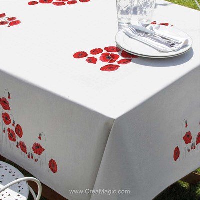 Nappe en broderie traditionnelle coquelicots rouge de Margot Broderie