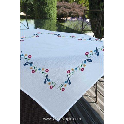 Nappe hirondelles et fleurs en broderie traditionnelle - Brodélia BDL-N8833