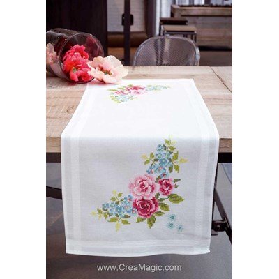 Chemin de table Vervaco en broderie traditionnelle guirlande de fleurs PN-0150144