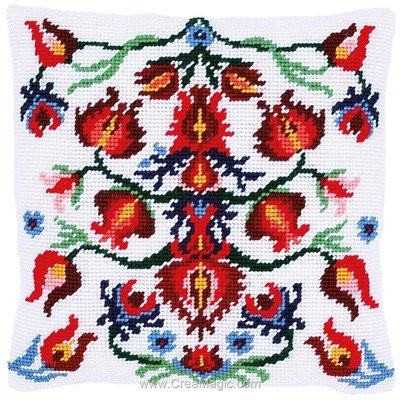 Kit coussin folklore fleuri de Vervaco au point de croix