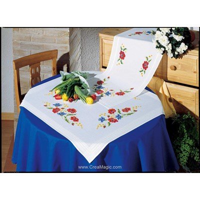 Kit surnappe fleurs rouges et bleues en broderie traditionnelle de Vervaco 2290-177