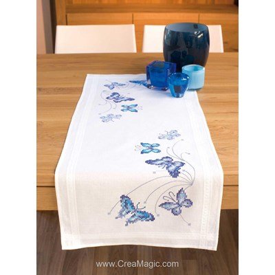 Kit chemin de table en broderie traditionnelle papillons bleus Vervaco