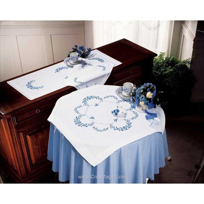 Chemin de table imprimé fleurs bleues en broderie traditionnelle - Vervaco 2290-2144
