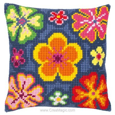 Coussin fleurs sixties de Vervaco au point de croix