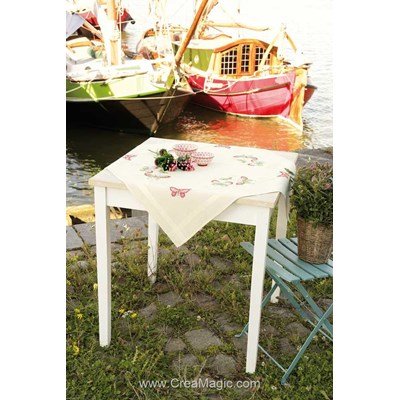Kit surnappe papillions coloris en broderie traditionnelle Vervaco