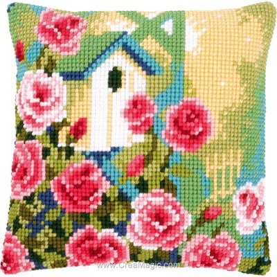 Coussin nichoir aux roses de Vervaco au point de croix