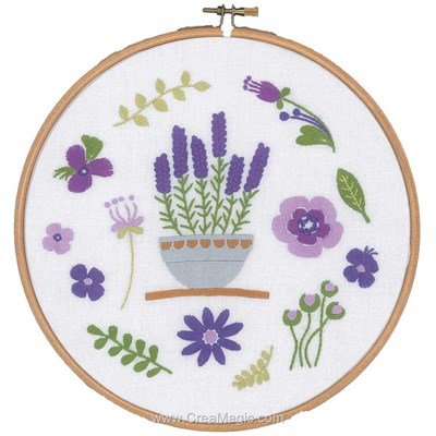 Broderie imprimée lavande et fleurs violette de Vervaco