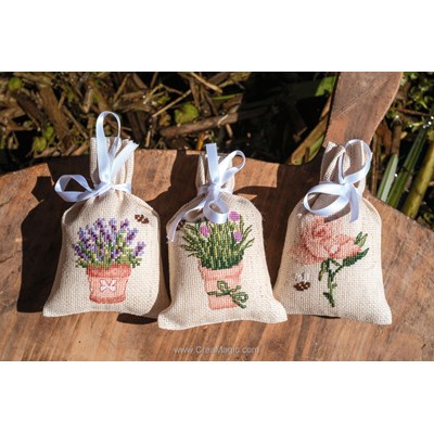 Sachet de senteur à broder Fleurs - lot de 3 - Vervaco