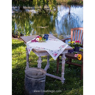 Nappe en kit ornement de fleurs à broder au point de croix compté - Vervaco