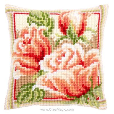 Coussin portrait boutons de roses au point de croix Vervaco