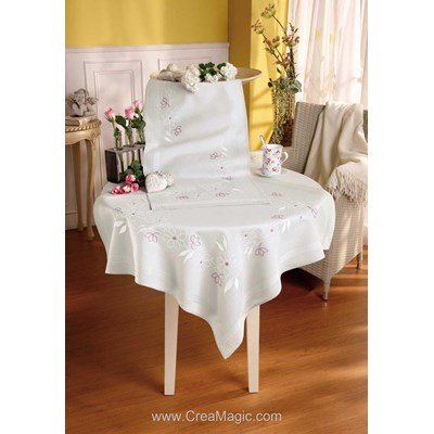 Kit nappe fleurs blanches grise en broderie traditionnelle Vervaco