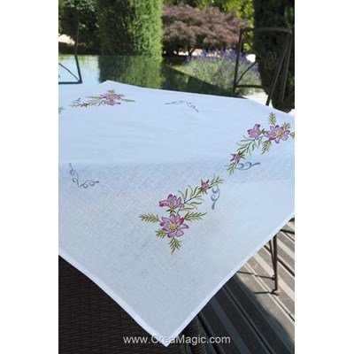 Nappe décors floral en broderie traditionnelle Brodélia