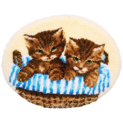 Kit tapis point noué duo de chatons dans panier de Vervaco