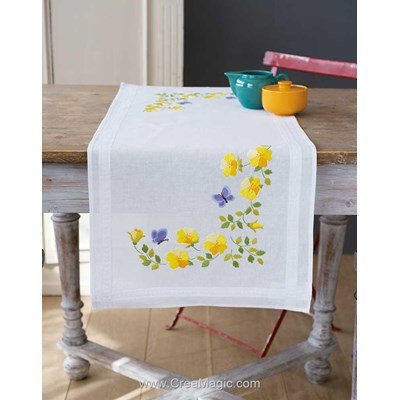 Chemin de table Vervaco en broderie traditionnelle fleurs d'or et papillons PN-0163025