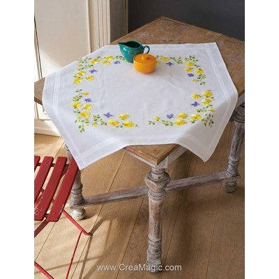 Kit surnappe fleurs d'or aux papillons en broderie traditionnelle - Vervaco