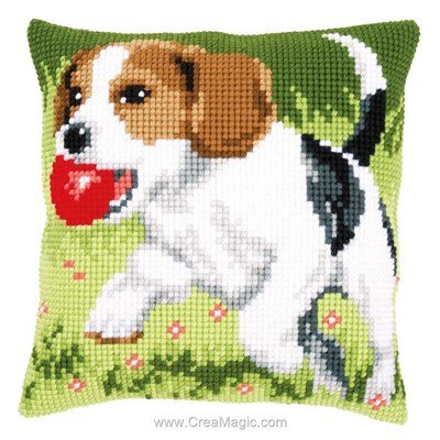 Coussin Vervaco au point de croix chien beagle et sa balle