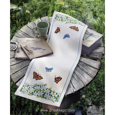 Chemin de table en kit white anemones and butterflies runner à broder au point de croix compte d'Anchor