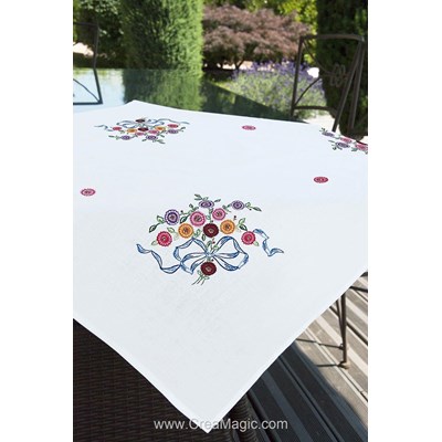 Nappe fleurs colorées en broderie traditionnelle de Brodélia