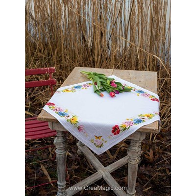 Nappe en kit à broder au point de croix compté multi roses colorées Vervaco