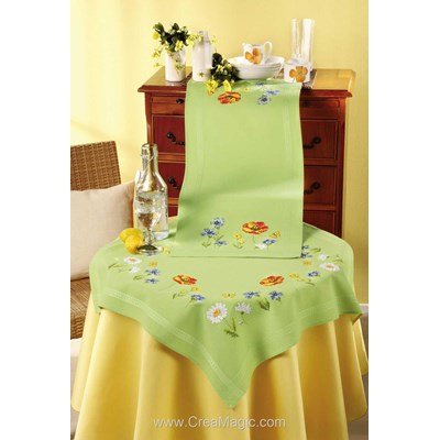 Kit chemin de table imprimé fleurs des champs en broderie traditionnelle Vervaco