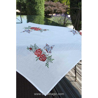 Nappe en broderie traditionnelle papillon de roses de Brodélia