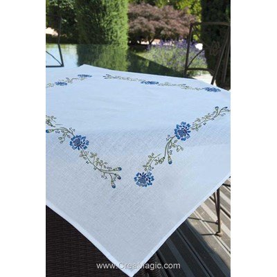 Nappe imprimée Brodélia en broderie traditionnelle fleurs saphir