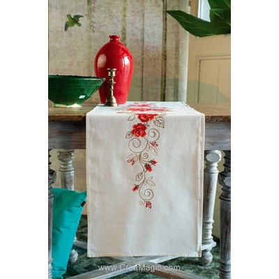 Chemin de table imprimé Vervaco arabesque rubis de roses à broder en broderie traditionnelle