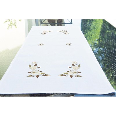 Kit chemin de table imprimé aux roses blanches en broderie traditionnelle - Brodélia