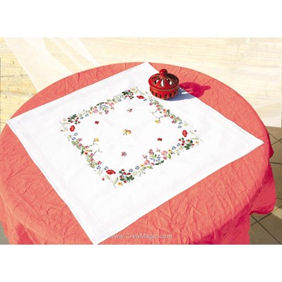 Nappe en broderie traditionnelle fleurs printannières Brodélia