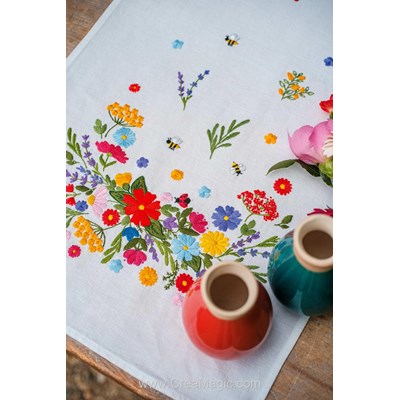 Kit Chemin de Table Traditionnelle - Un monde floral coloré - Vervaco
