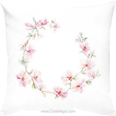 Coussin délicate couronne de fleurs à broder au point compte Luca-S