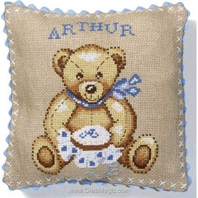 Coussin arthur ours à broder en broderie au point de croix compté de Princesse