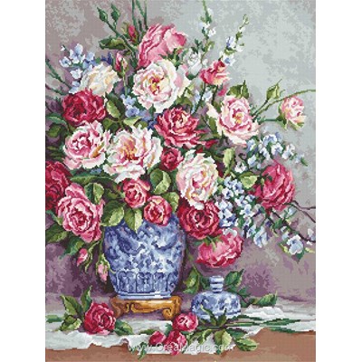 Modèle broderie Luca-S le vase de porcelaine aux roses