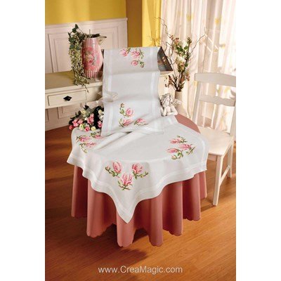 Chemin de table tulipes en broderie traditionnelle Vervaco