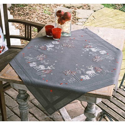 Nappe à broder (kit) Animaux de la forêt en hiver - Vervaco