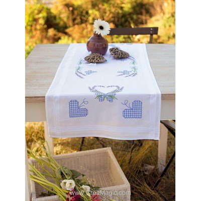Kit chemin de table imprimé en broderie traditionnelle coeurs et lavande Vervaco