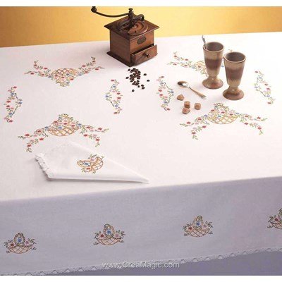 Nappe paniers fleuris en broderie traditionnelle - Bordée dentelle de Luc Création