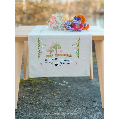 kit Chemin de Table Moutons dans le pré - Vervaco