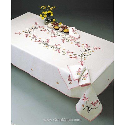 Nappe en broderie traditionnelle charlotte rose de Margot Broderie