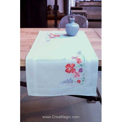 Kit chemin de table imprimé Vervaco en broderie traditionnelle rosalie PN-0149762