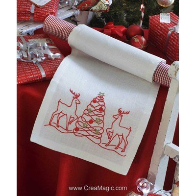 Kit chemin de table en broderie traditionnelle reindeer and christmas tree runner Anchor
