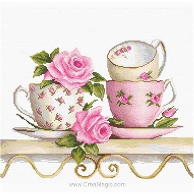 Kit à broder point de croix les 3 tasses à thé sur l'étagère et roses de Luca-S