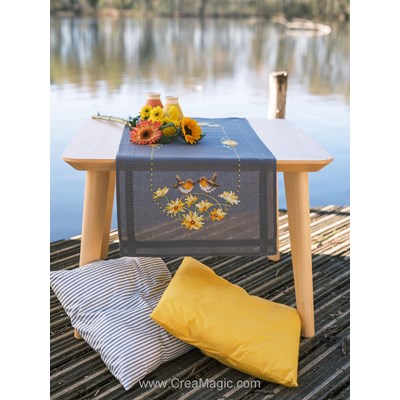 kit Chemin De Table Rouge-gorges et fleurs jaunes - Vervaco