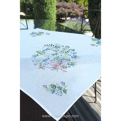 Nappe Brodélia bouquet azur à broder en broderie traditionnelle